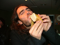 famous-people-with-bananas:Russell Brand likes bananas more than you