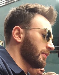 chrisevansscruff:He’s fucking beautiful.