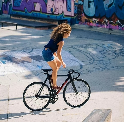 Stunt Girl instagram.com/pretty_girls_on_bike