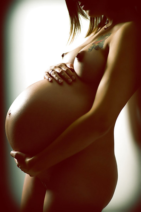 pregnantbellyfetish:  My pregnant pussy needs to be fucked everyday! Click Here!