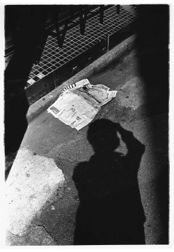 de-salva:  Shinjuku (2001)Vintage gelatin silver print © Daidō Moriyama (森山 大道)