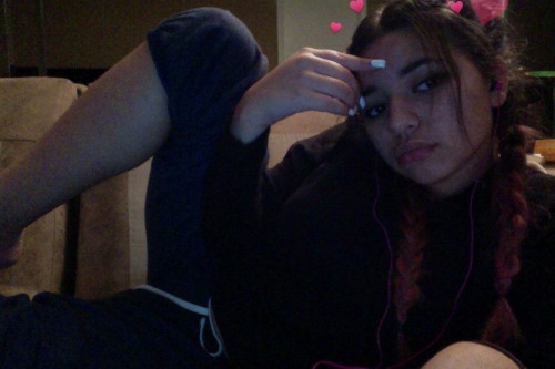 sadgurlz69:  bruh someone come shave my legs pls lmao ty  