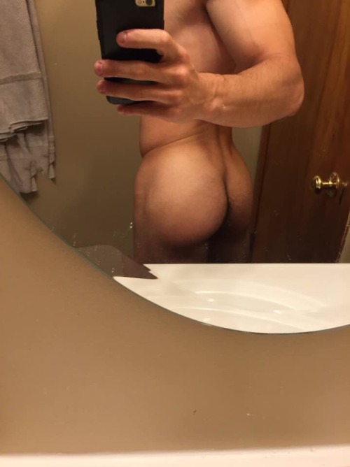 snapchathotguys:  Follow me for more hot straight guysAdd me on Snapchat for exclusive content: tumblrhotguys2Backup account: tumblrhotguys3Feel free to send me your pics and videos to Snapchat 