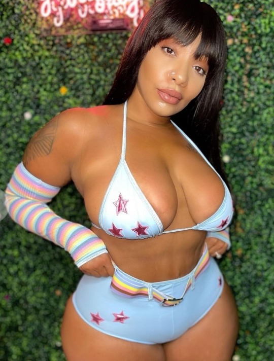 Sex thicksexyasswomen2019:vanity-quintessential:WHOA pictures