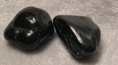 deepwoodsinsight:OnyxOnyx is a stone of strength and self-control. It improves our focus and guides 