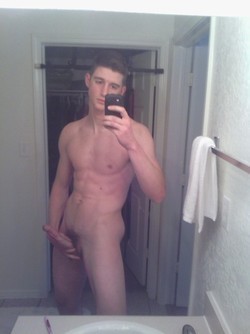 collegecock:  2sthboiz:  hot cock  torso  cute guy, gr8 dick 