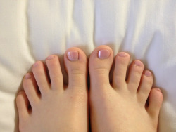 jessijune-blog:  For my feet lovers :)