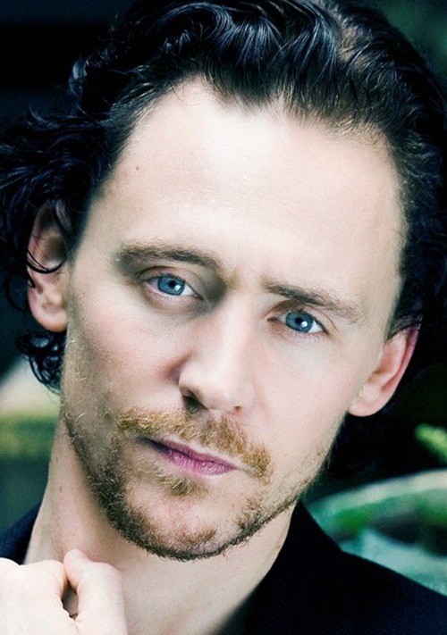 applepievalaeria:  Which hair do we like the best on Tom Hiddleston? Gold locks or