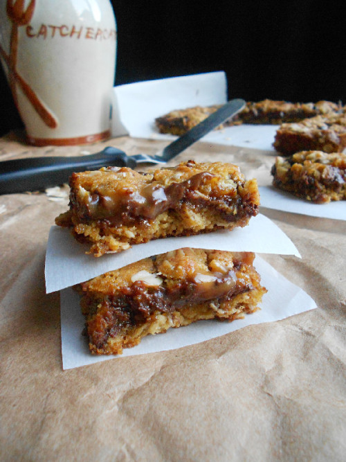gastrogirl:  chocolate caramel oatmeal bars. 