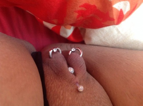 pussymodsgalore  Pussy with VCH piercing and nice prominent outer labia, pierced and with two rings. 
