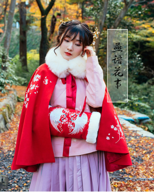 hanfugallery: chinese hanfu/doupeng(cape) by 清辉阁,燕语花事, etc.