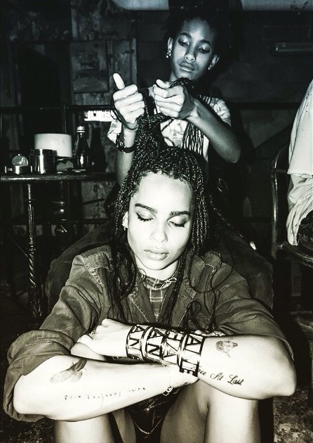 king-emare:  fuckyeahlolawolf:  Willow braiding Zoë’s braids. ❤️  frame this