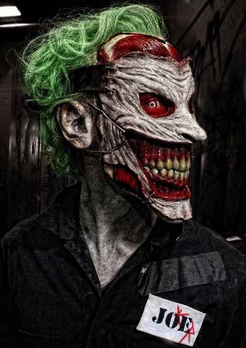 mikehawk21:  sebastianconh:  Would you like to see this kind of joker in the upcoming movie “Suicide Squad”?  Yeah I forgot about that joker, he ripped off his face!