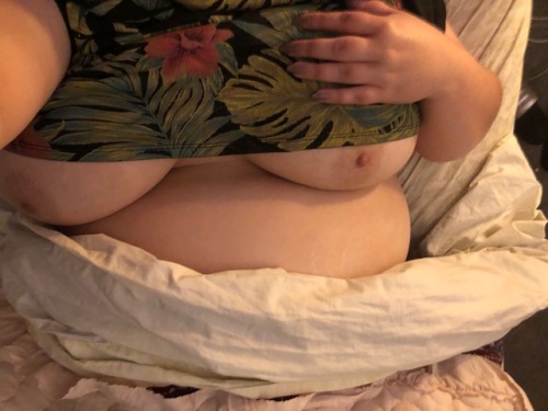 sativadiva666: When you wake up and your titties are all the way out of your crop top