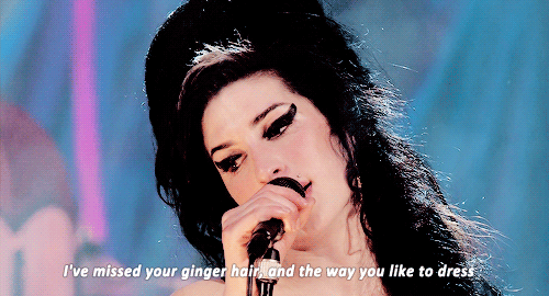amyjdewinehouse:Amy Winehouse performing ‘Valerie’ live at the Porchester Hall in London, 2007.