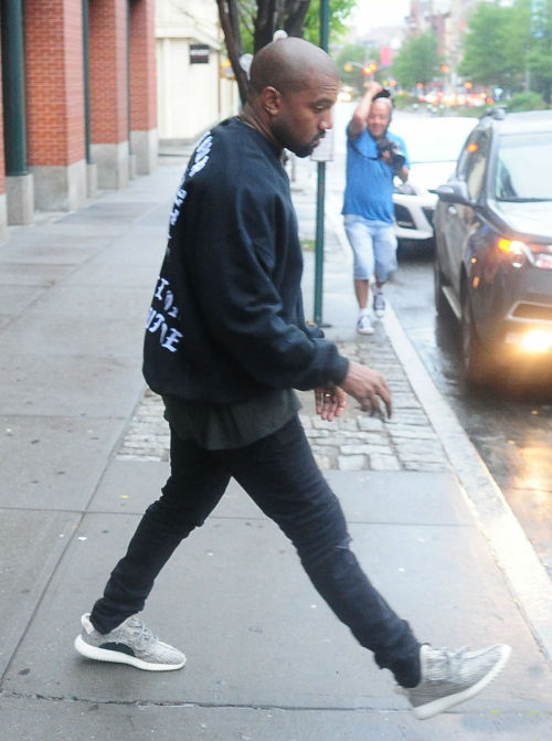 kuwkimye: Kanye leaving his apartment in NYC - June 2, 2015