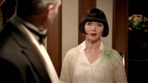 Miss Fisher’s sixth outfit of “Blood at the Wheel” (Season 2, Episode 7), features her classic silk 