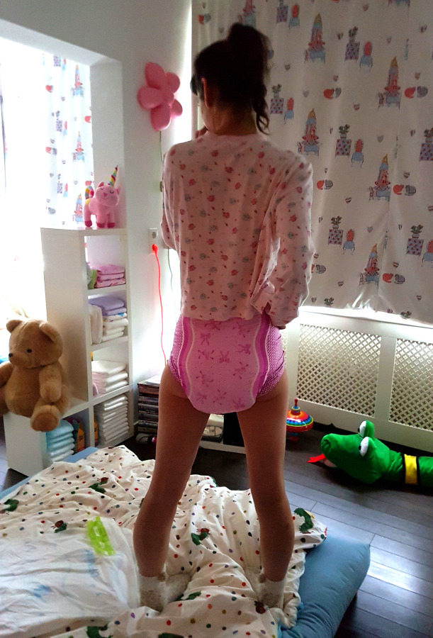 emma-abdl:  I’m standing on the bed because I don’t feel like nap time :-)See