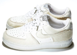 abathingdom:  These are my “If I ever become a millionaire” shoe. Wieden Kennedy Air Force 1′s. Heataaaaah. 