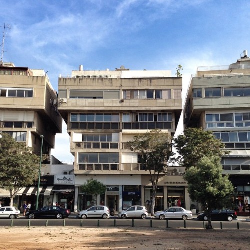 archdaily:Housing buildings at Kikar Hamedina, a master plan by Óscar Niemeyer in Tel-Aviv #architec