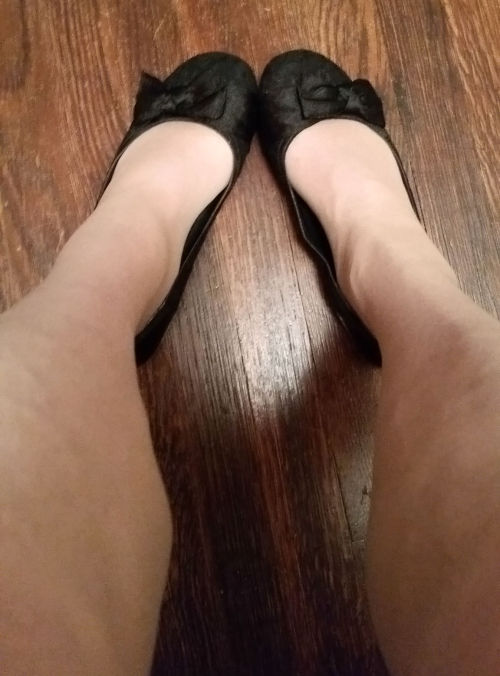 Jellypop flats and nude pantyhose. Please let me know if my legs look nice.