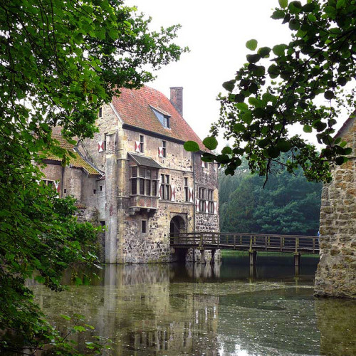 allthingseurope:Burg Vischering, Germany (by holstinus)