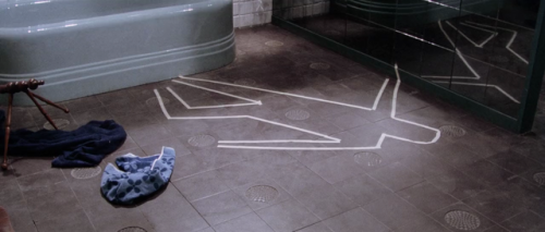 365filmsbyauroranocte:Profondo Rosso (Dario Argento, 1975): empty spaces