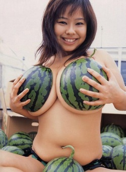 lazari110:  Nice Melons… 