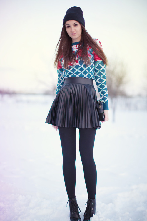 (via Fashion Agony: Look of the Day: Rose Sweater)