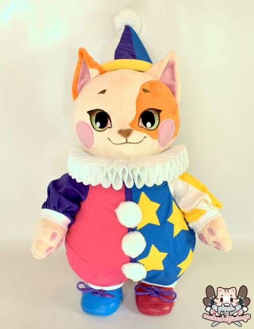 my first commission of the 1Q21 round, tidbit the clown cat! made with my short leg, large tummy ant