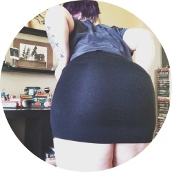 fatdryad:  booty booty booty rockin’ errrywhere. embrace your lumps and bumps and love thy booty. 👏🙌🙏   ~*IF YOURE A PORN BLOG, GET AS FAR AWAY FROM ME AS YOU CAN, TURN ON YOUR PHONE/COMPUTER/WHATEVER AND REEVALUATE YOUR LIFE.*~