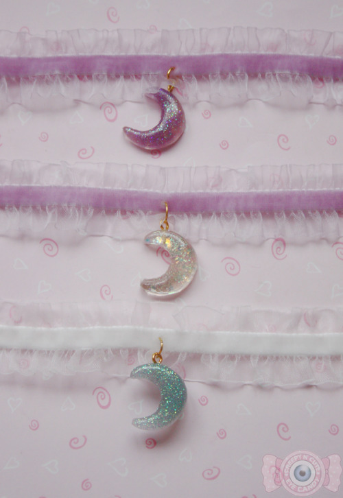creepy-cute-eye-candy:  Little moon choker available here: http://eyecandy.storenvy.com/collections/1043118-chokers/products/12322682-little-moon-choker