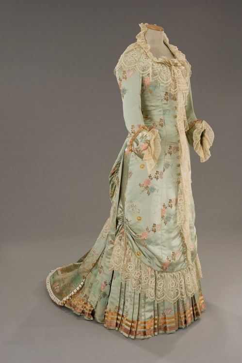 DressGabriella Pescucci. 1993.  This incredible dress is a costume for the film ‘The Age of In