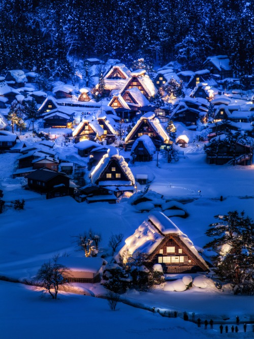 Beautiful winter night in Shirakawa-go 