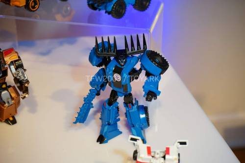 RID2015 toys at NYCC2015Warrior class Fracture is a thing of beauty. Buy on sight.Warrior class Quil