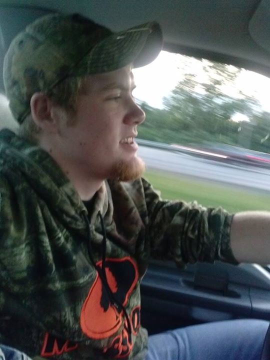 jdokiecowboy:  redneckwch:  21 Dublin Ca,  he’s bi. Love to rub a hole in the