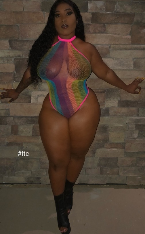 addicted2curvez:  #lovethemcurvez #malibuxte 