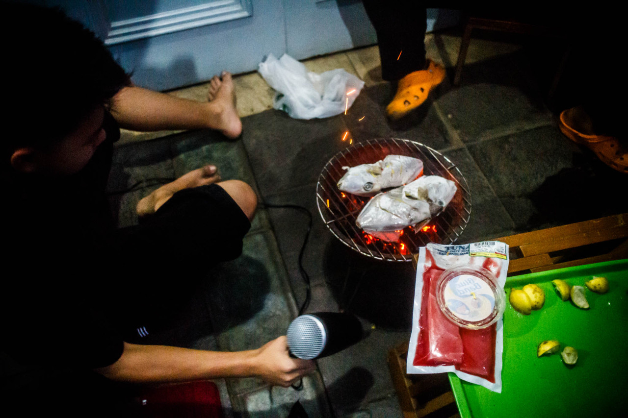 Using a hairdryer to cook fish