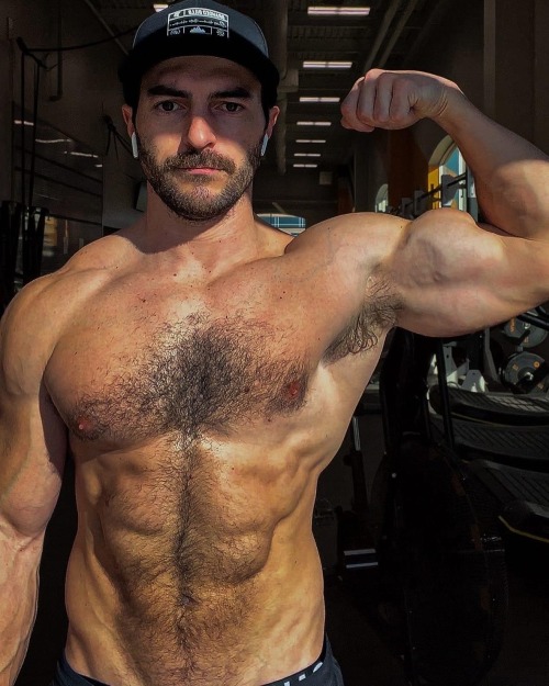 Fuck I Can Just Smell The Testosterone From Here. I Love The Scent Of A Man.