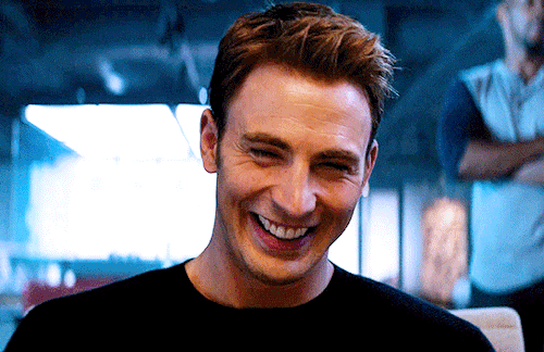 chrisevansupdates:Chris Evans in the Captain America: Civil War Gag Reel