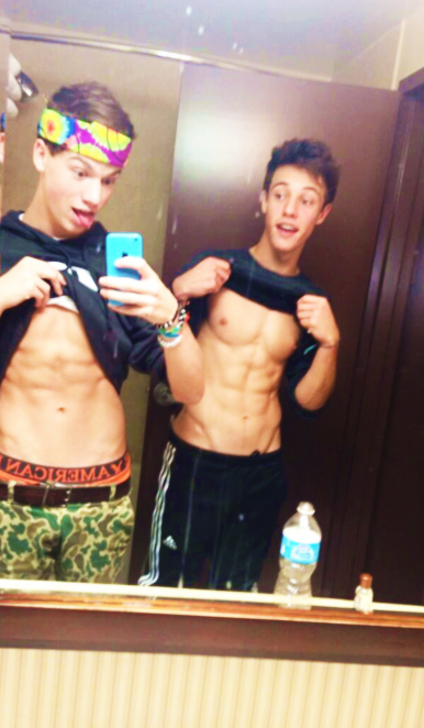 sexyboysbeingsexy.tumblr.com/post/120536888649/