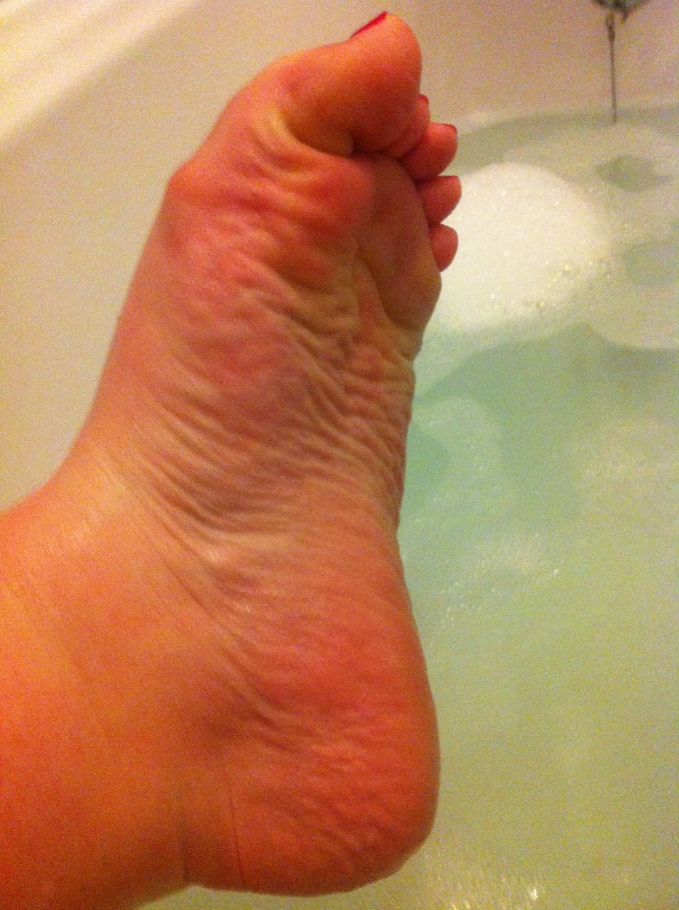 emzmemz88:  New pink pedi 💗❤