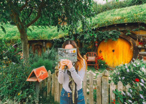 booksandtea:The Hobbit by juliettetangVia Flickr:“May the wind under your wings bear you where th