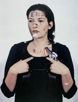 boznio:  Marina Abramović - Rhythm 0,