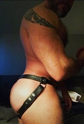 vancouverbud:  Another rise!Follow Me: vancouverbud.tumblr.com   Phatass! Love the leather