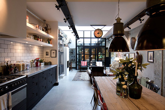 carlosison:  bobbycaputo:  An Old Amsterdam Garage Converted Into An Apartment Amsterdam-based