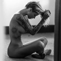 igbeautiesdaily:  Clothes suffocate the soul  Model @miss_tina_louise Photo by @riquemb 