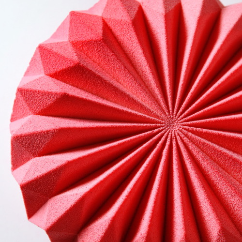 nae-design:  Ukrainian architectural patissier Dinara Kasko‘s works are mesmerising.