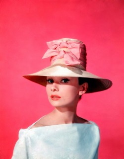 plasticismylife:  Audrey Hepburn