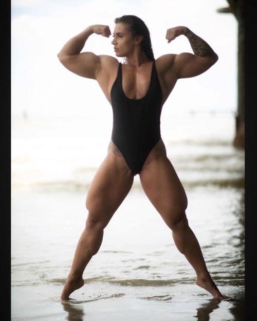 bicepquadgirls:https://www.instagram.com/beastbuns/Jacquelyn HickersonJacquelyn Hickerson